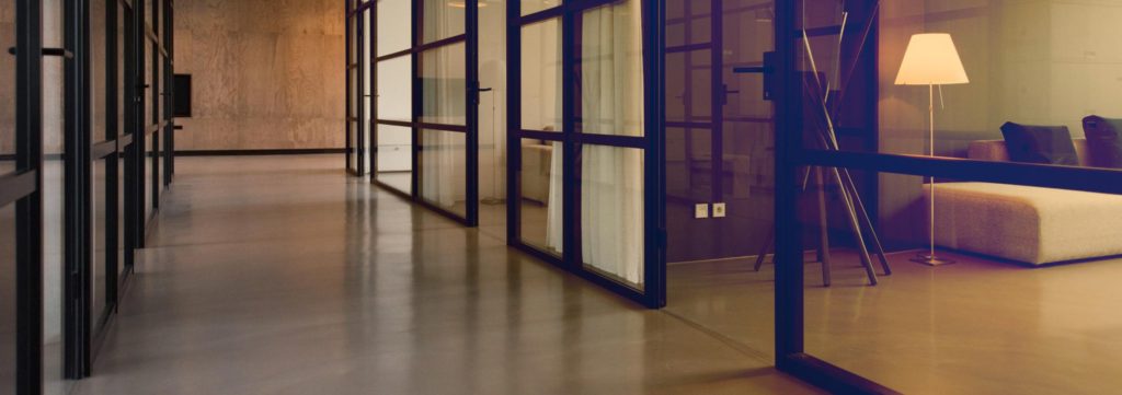 Cum prevenim răspândirea la locurile de muncă a virusului SARS-CoV-2 prin instalații: Recomandările REHVA