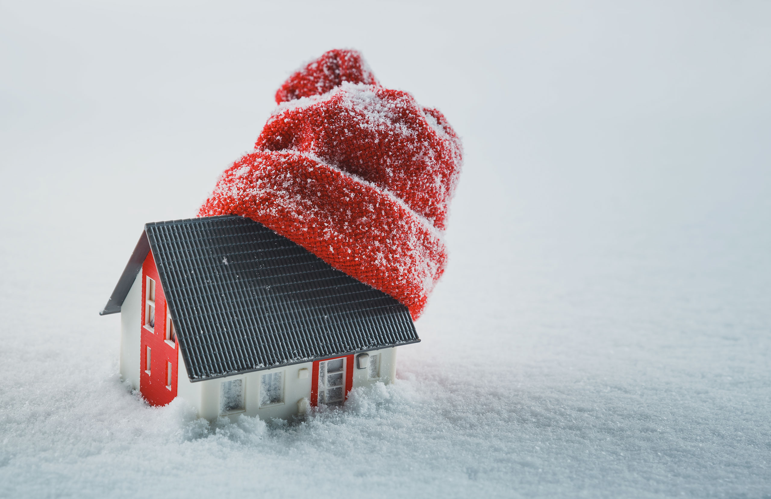 Cum să vă pregătiți locuința ca să economisiți energie la iarnă
